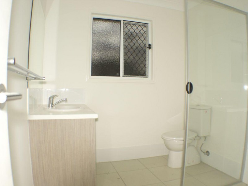 10 Creek Street, Bundamba QLD 4304