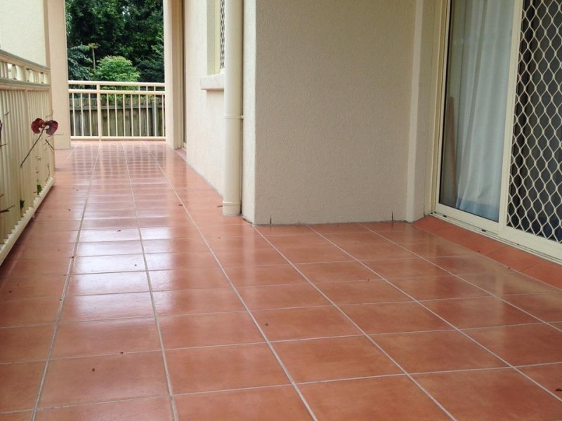76 THOMAS DR, Chevron Island QLD 4217