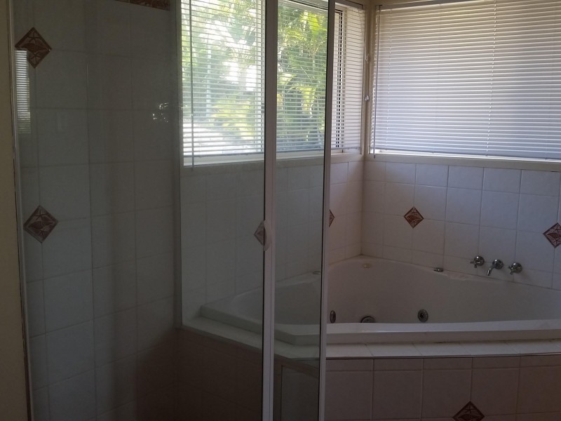 31 Arun dr, Arundel QLD 4214