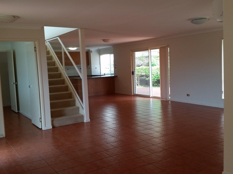 31 Arun dr, Arundel QLD 4214