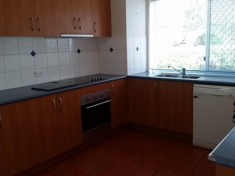 31 Arun dr, Arundel QLD 4214