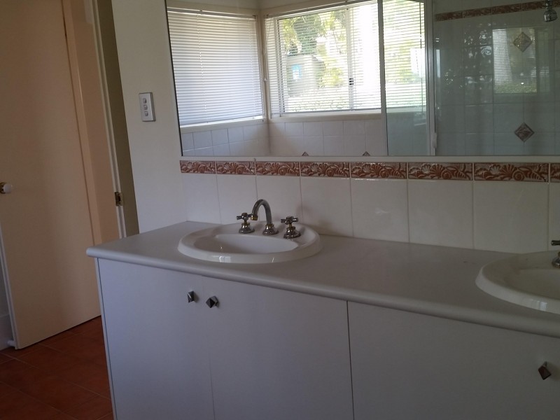 31 Arun dr, Arundel QLD 4214