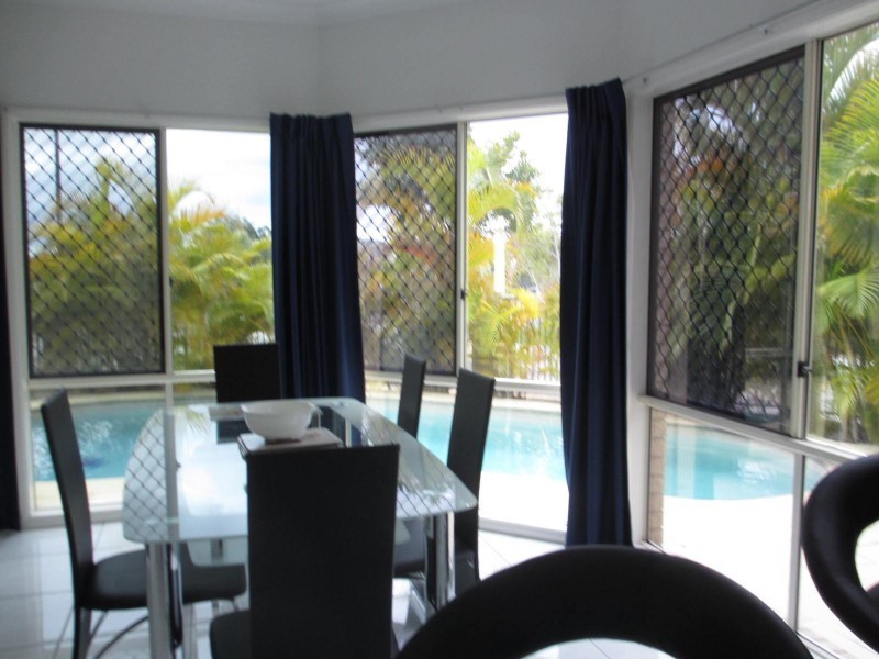 1 Moyenne Crescent, Varsity Lakes QLD 4227
