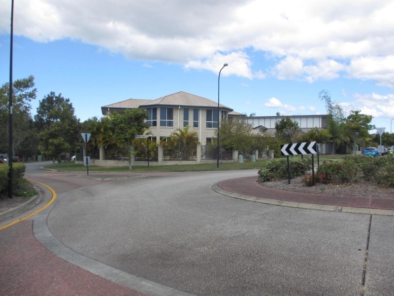 1 Moyenne Crescent, Varsity Lakes QLD 4227