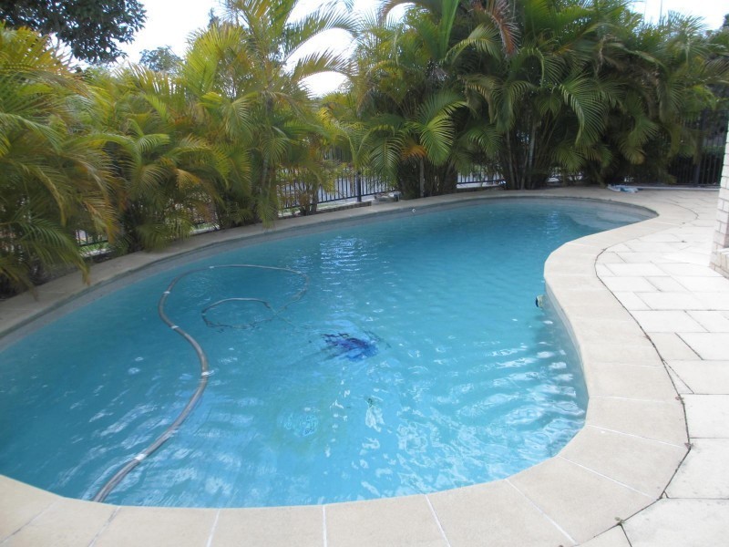 1 Moyenne Crescent, Varsity Lakes QLD 4227