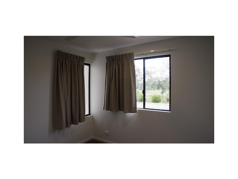 32 Broadwater Avenue, Hope Island QLD 4212