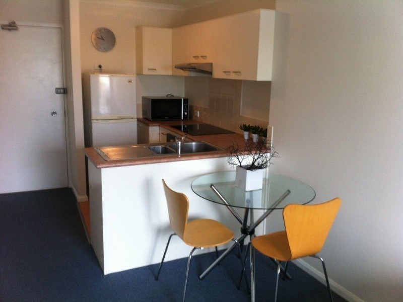 16/4 Adori St, Chevron Island QLD 4217