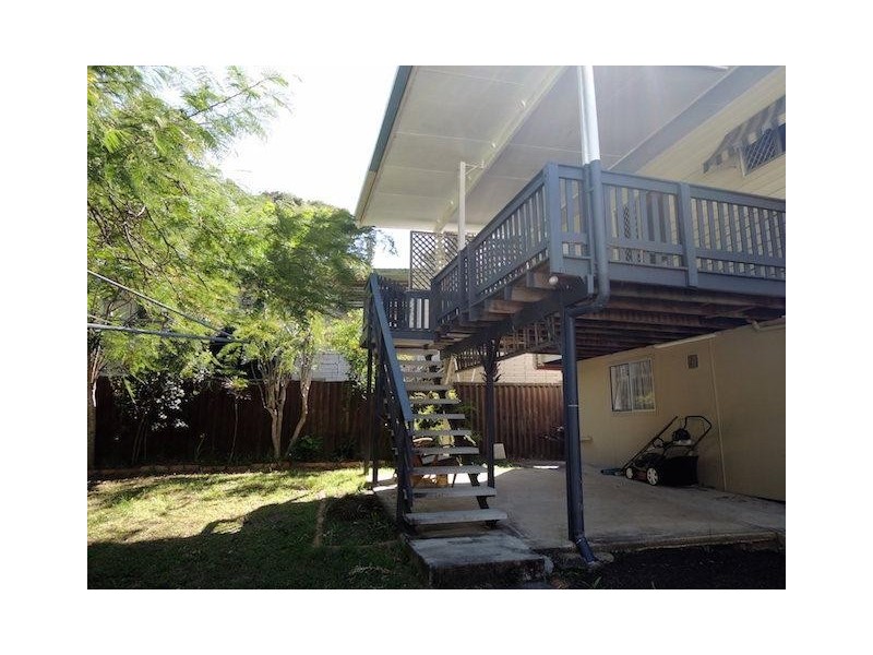 59 Ridgeway Avenue, Southport QLD 4215