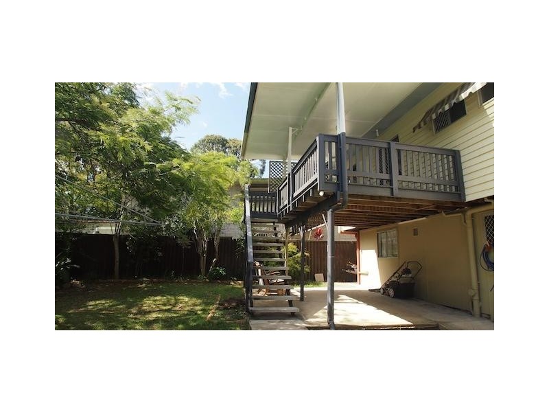 59 Ridgeway Avenue, Southport QLD 4215