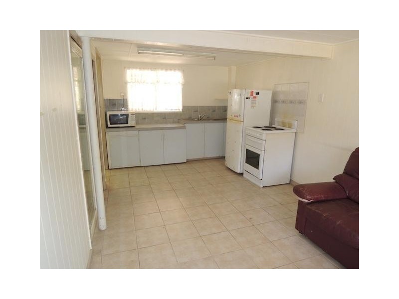 59 Ridgeway Avenue, Southport QLD 4215