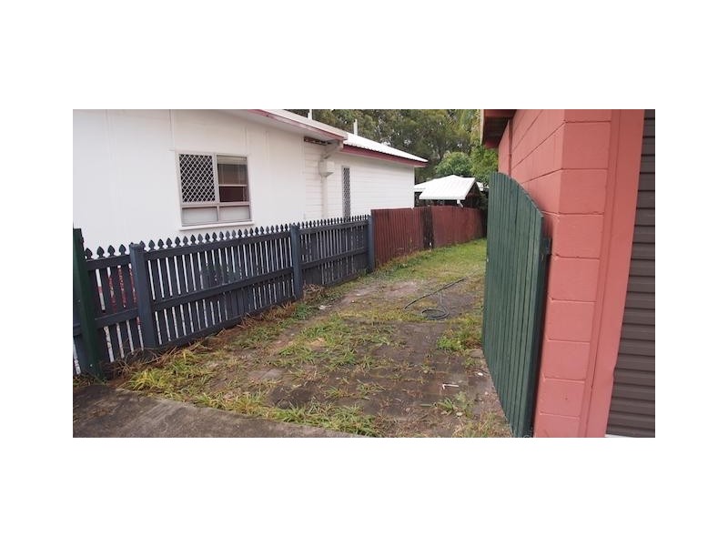 59 Ridgeway Avenue, Southport QLD 4215