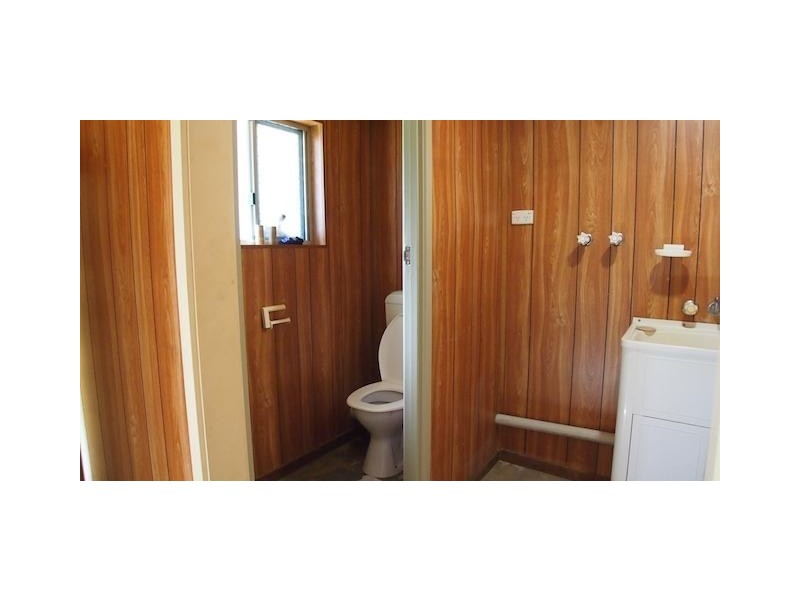59 Ridgeway Avenue, Southport QLD 4215