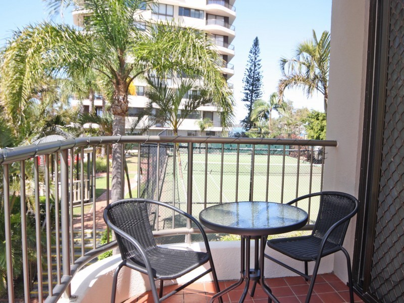 9 Bayview Street, Runaway Bay QLD 4216