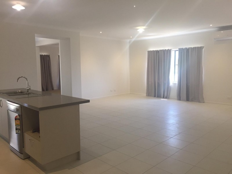 2/178 Palm Meadows Drive, Carrara QLD 4211