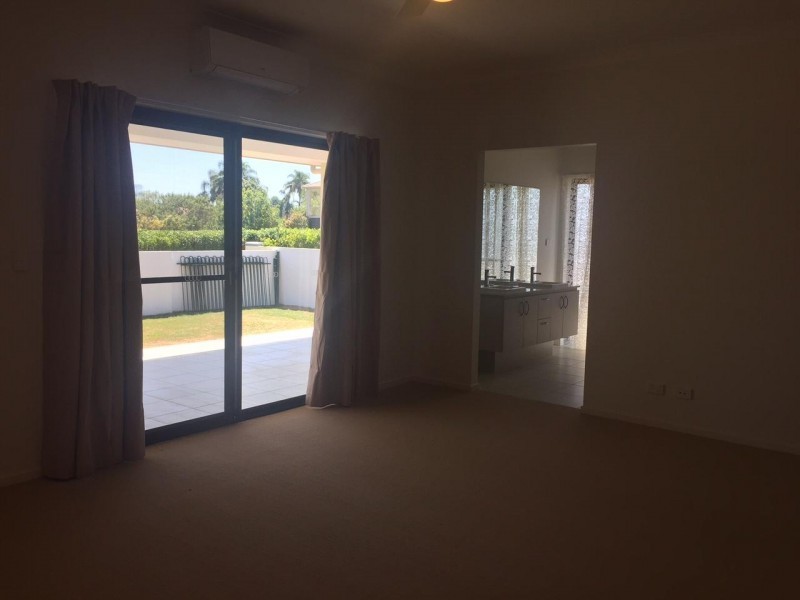2/178 Palm Meadows Drive, Carrara QLD 4211