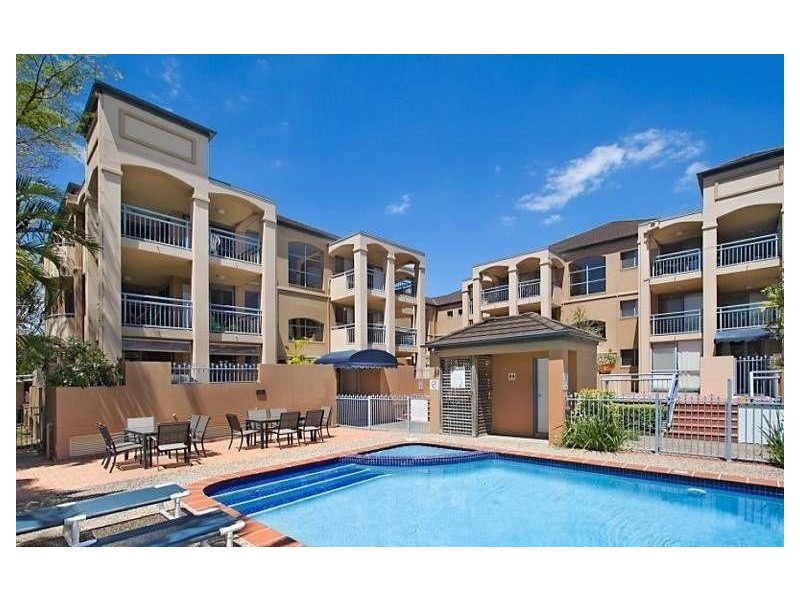 3/4 Monte Carlo Avenue, Surfers Paradise QLD 4217