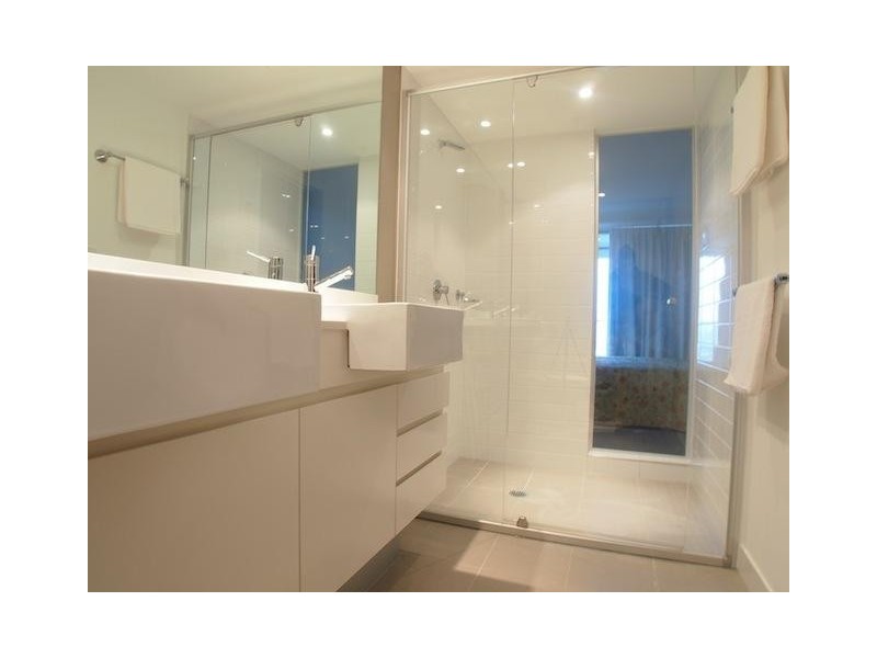 33104/9  Lawson Street, Southport QLD 4215