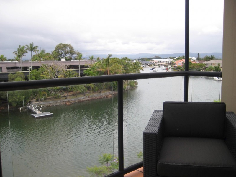 24 Slatyer Avenue, Bundall QLD 4217