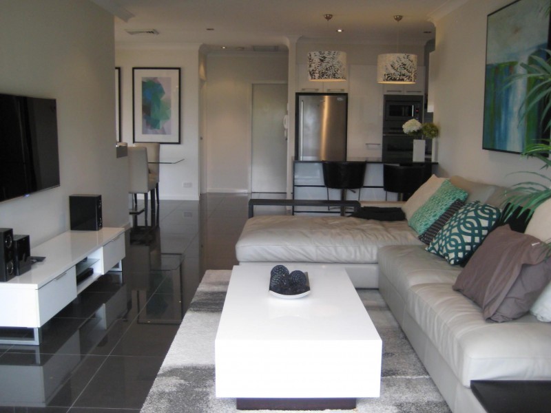 24 Slatyer Avenue, Bundall QLD 4217