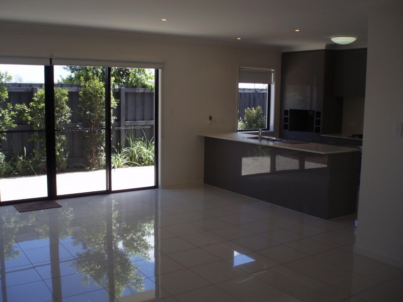 1/2 Bourton Road, Merrimac QLD 4226