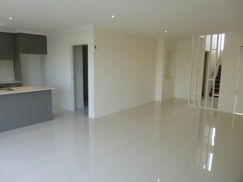 1/2 Bourton Road, Merrimac QLD 4226