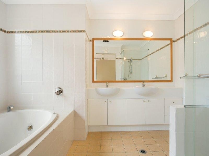 85 Palm Meadows Drive, Carrara QLD 4211