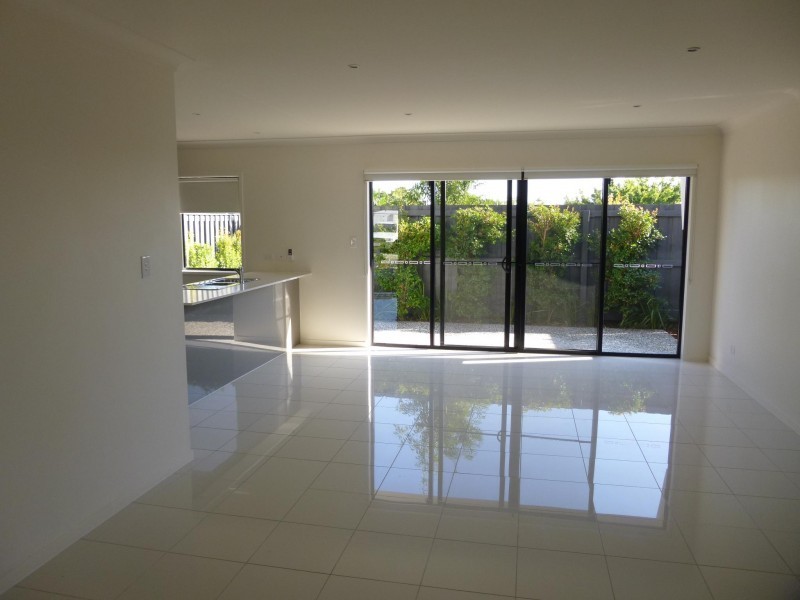 1/2 Bourton Road, Merrimac QLD 4226
