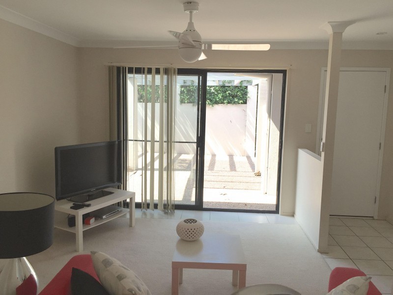 3/20-22 Broad Street, Labrador QLD 4215