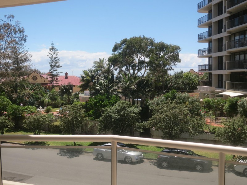 13 Cunningham Ave, Main Beach QLD 4217