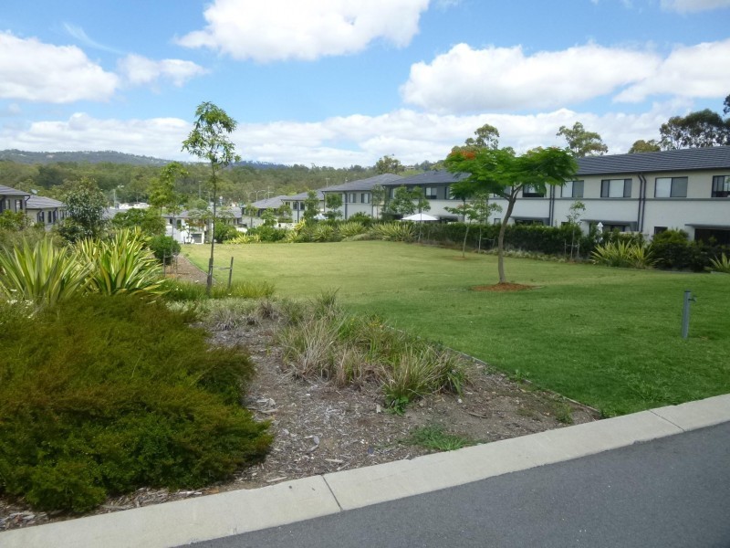 1/2 Bourton Road, Merrimac QLD 4226