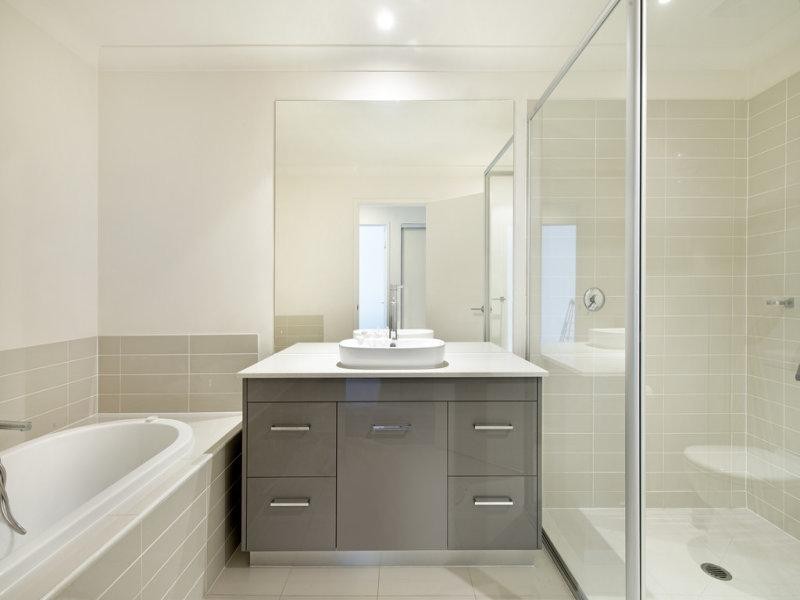 1/2 Bourton Road, Merrimac QLD 4226