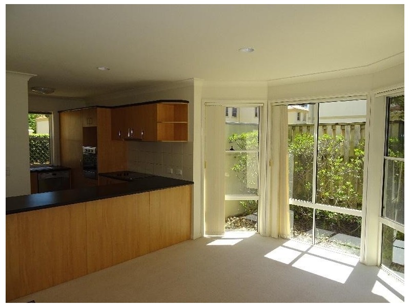 25/99-101 Heeb Street, Benowa QLD 4217