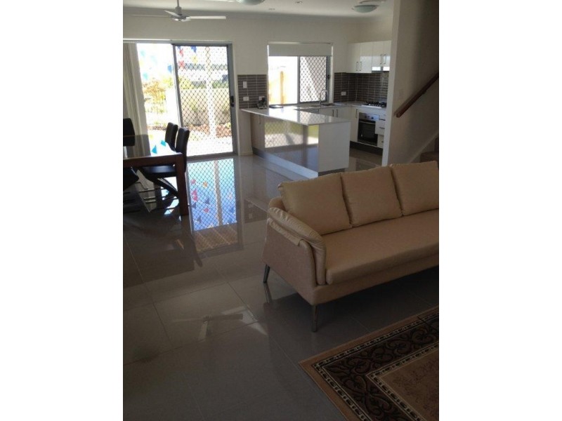 2 Photinia Cres, Mountain Creek QLD 4557