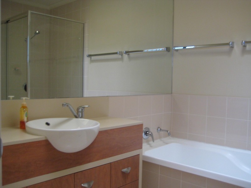 12/136 Palm Meadows Drive, Carrara QLD 4211