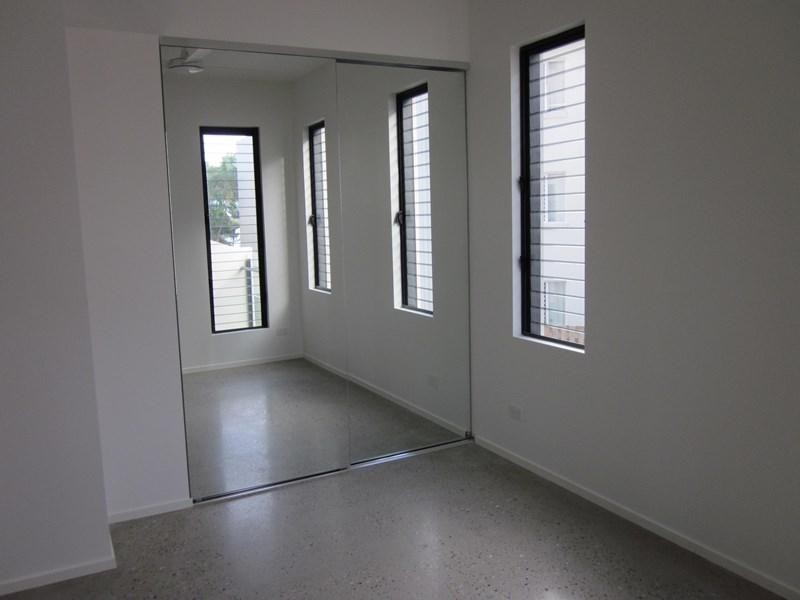 5 Clark Steet, Biggera Waters QLD 4216