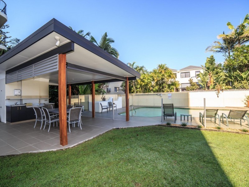 22 Armrick Avenue, Broadbeach QLD 4218