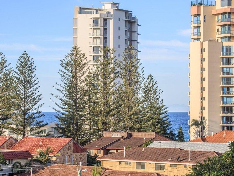 22 Armrick Avenue, Broadbeach QLD 4218