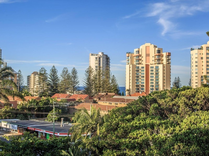 22 Armrick Avenue, Broadbeach QLD 4218