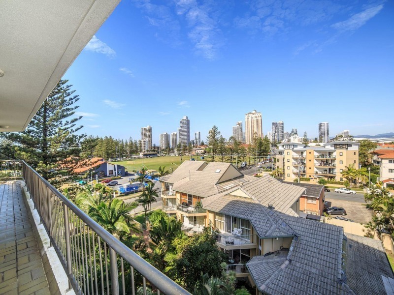 22 Armrick Avenue, Broadbeach QLD 4218