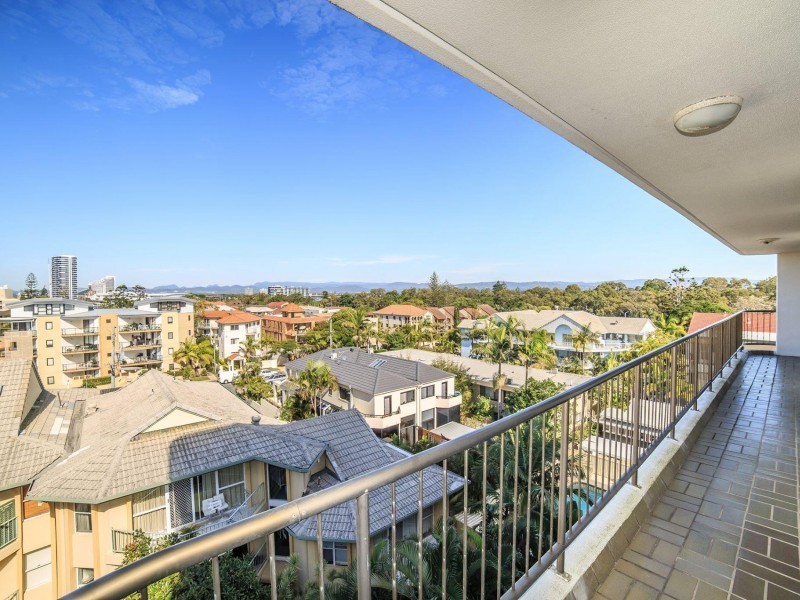 22 Armrick Avenue, Broadbeach QLD 4218