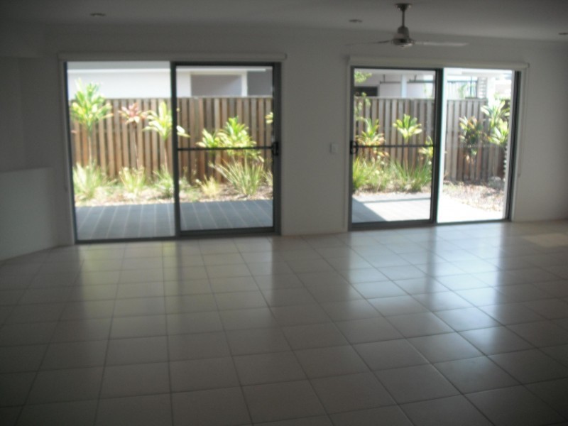 33 Valencia Boulevarde, Burleigh Waters QLD 4220