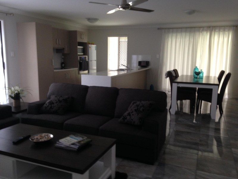 Bottom Floor/16a Cricket Street, Coopers Plains QLD 4108