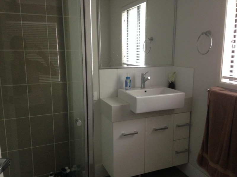 Bottom Floor/16a Cricket Street, Coopers Plains QLD 4108