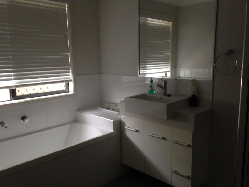 Bottom Floor/16a Cricket Street, Coopers Plains QLD 4108