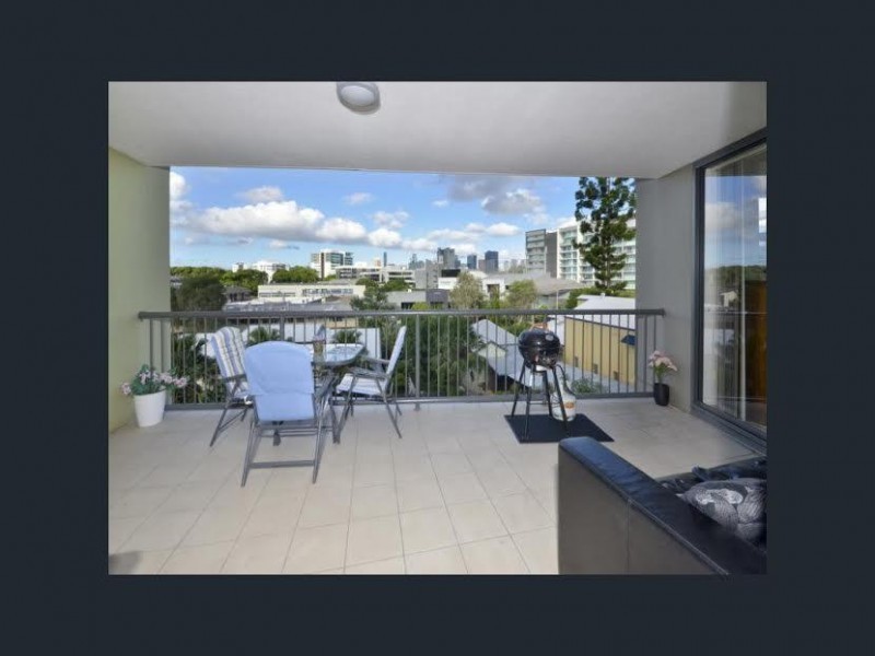 1042/18 Manning Street, Milton QLD 4064