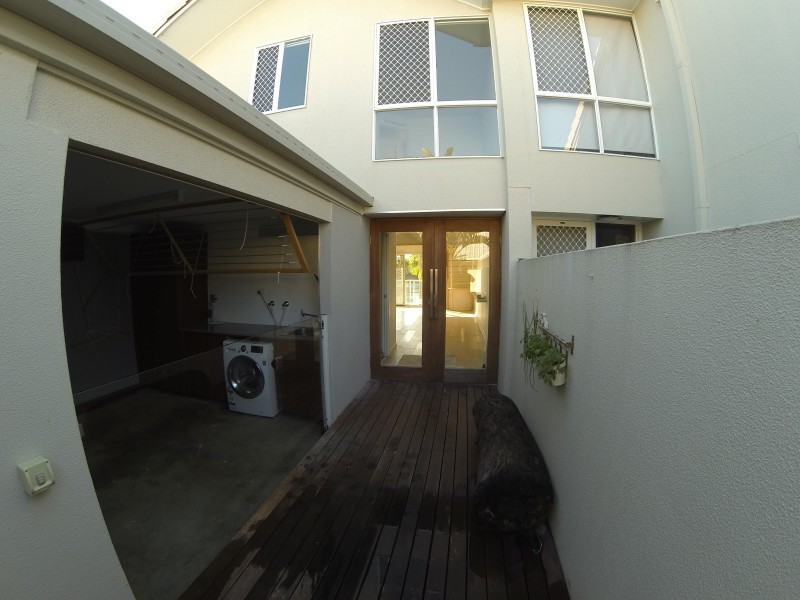 300 Cottesloe Drive, Mermaid Waters QLD 4218