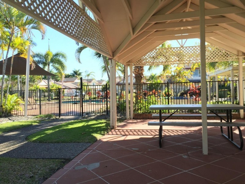 5/20 St Kevins Ave, Benowa QLD 4217