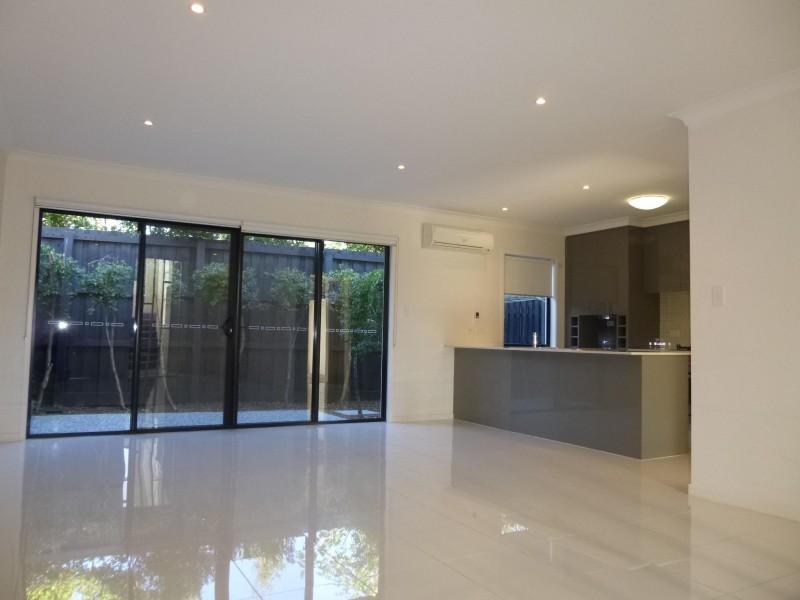 1/2 Bourton Road, Merrimac QLD 4226