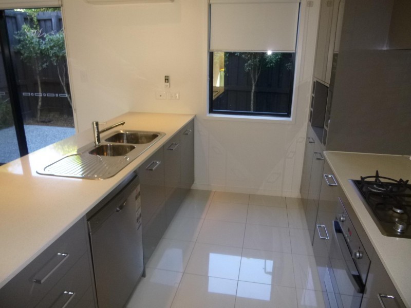 1/2 Bourton Road, Merrimac QLD 4226