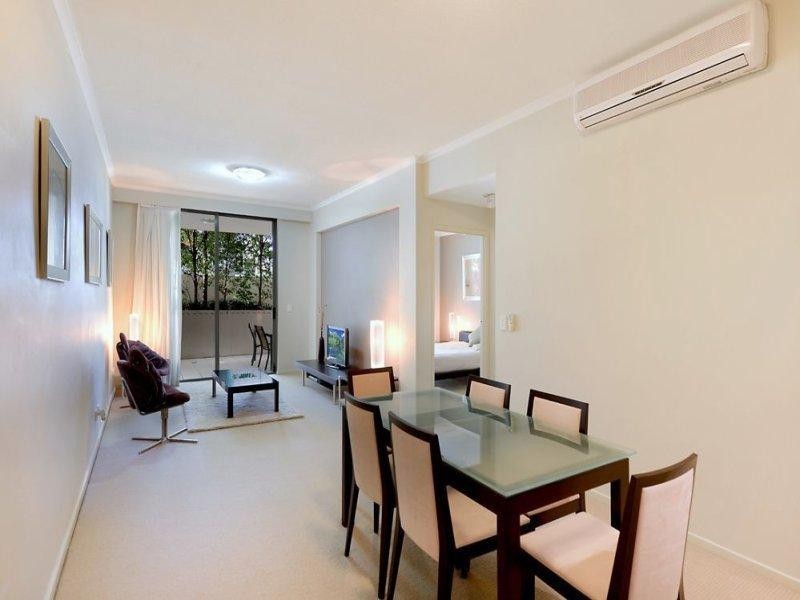 4/21 Cypress Avenue, Surfers Paradise QLD 4217